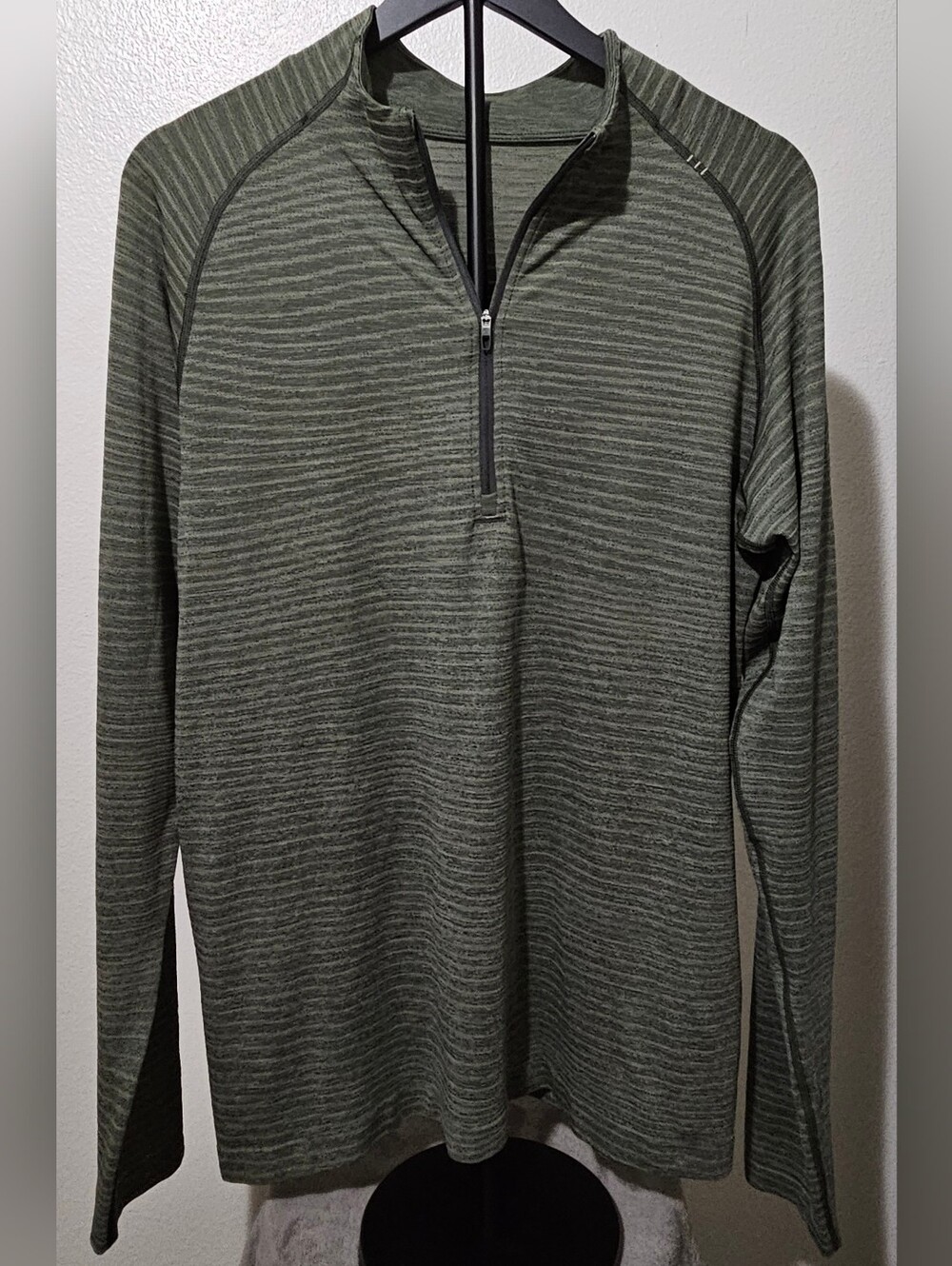 Men's Large Lululemon Metal Vent Tch Quarter-Zip-Olive